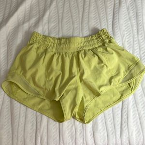 Lululemon hotty hot short 2.5” size 6